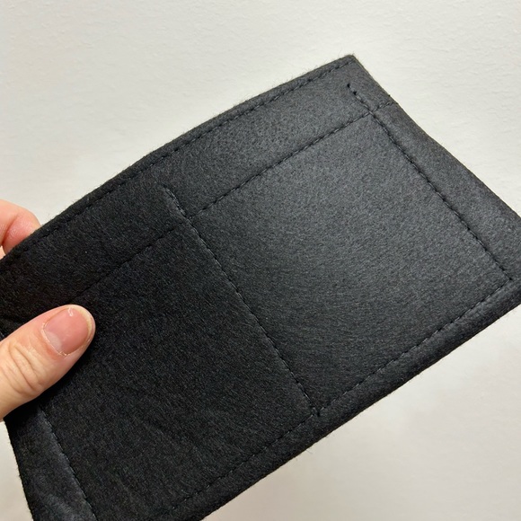 Mini Gucci perfume pouch with chain - Picture 10 of 13